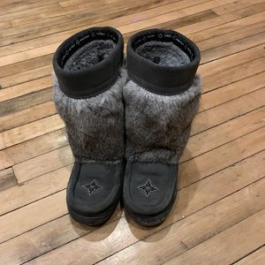 Short Snow Owl Manitobah Mukluks